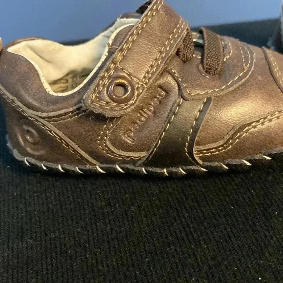 PEDIPED INFANT SIZE 6-12 MO BROWN FAUX LACES AND HOOK LOOP SLIP ON SHOE - Picture 4 of 11